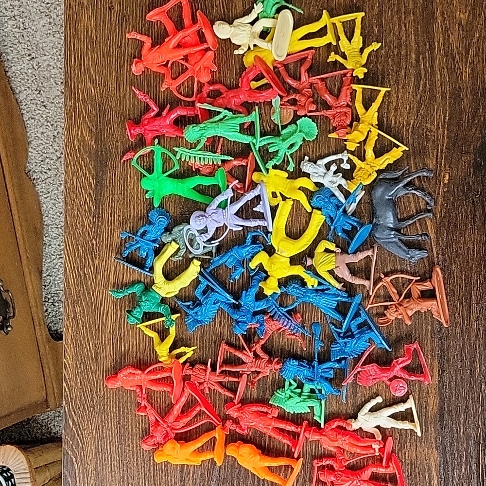 Plastic Toys - WESTERN PEOPLE, 2 Astronauts, 5 Firemen,  1 Horse AND 2 ARMY MEN